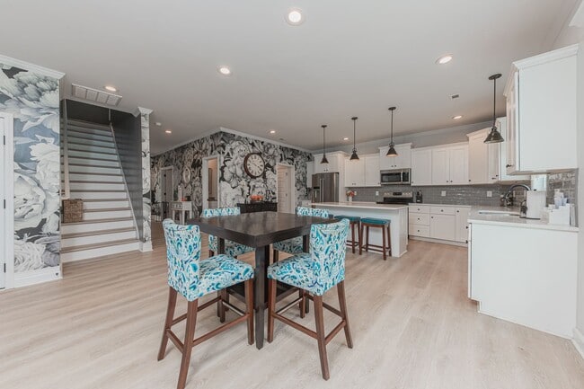 Building Photo - Coastal Elegance on a Spacious Corner Lot in Kings Harbor