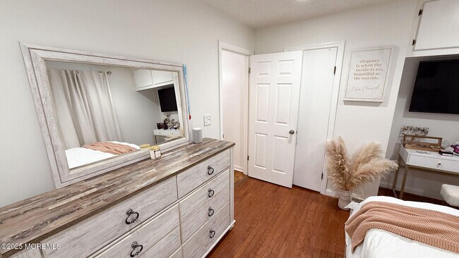 Building Photo - 73 Maple Ave