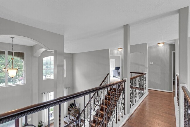 Building Photo - 3002 E Lake Falls Cir