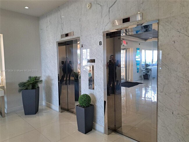 Building Photo - 345 N Fort Lauderdale Beach Blvd