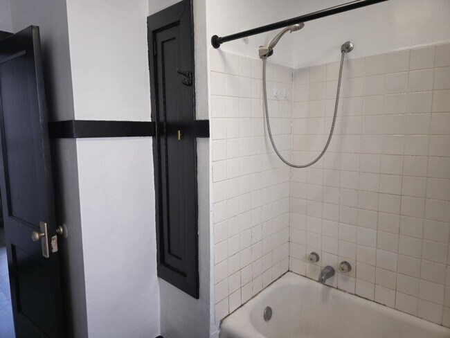 Building Photo - 1124 S 10th St