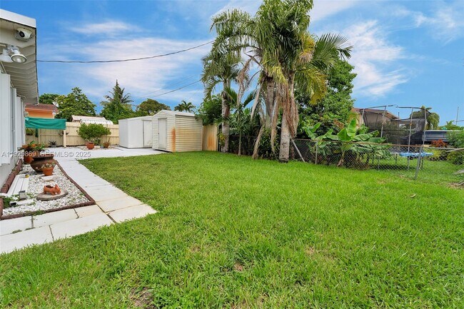 Building Photo - 361 SE 6th Ave