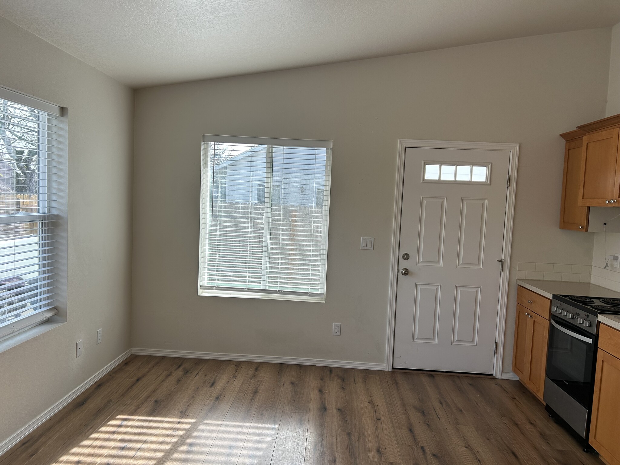 Building Photo - 550 A G St