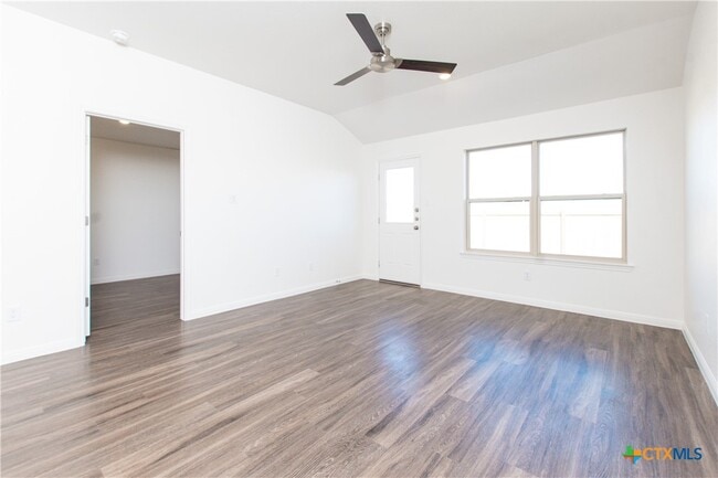 Building Photo - 5815 Betty Lou Dr