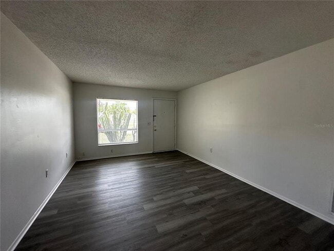 Building Photo - 4616 N Goldenrod Rd