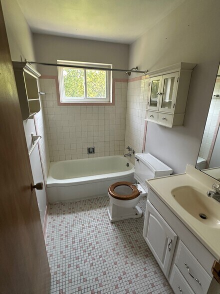 Building Photo - 3344 Buell St