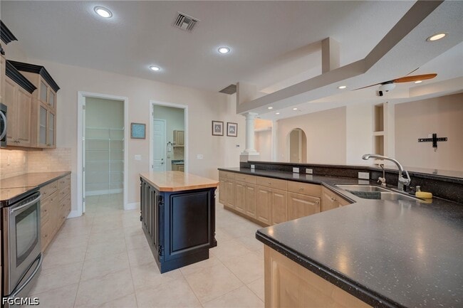 Building Photo - 638 Parkdale Blvd