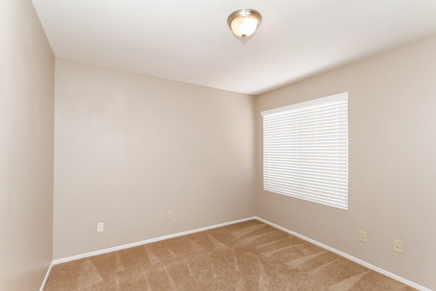 Building Photo - 131 Monteen Dr