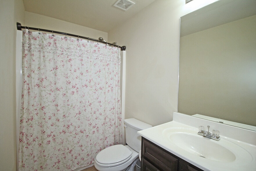 upFor per level bathroom - 5305 Ripken Rd