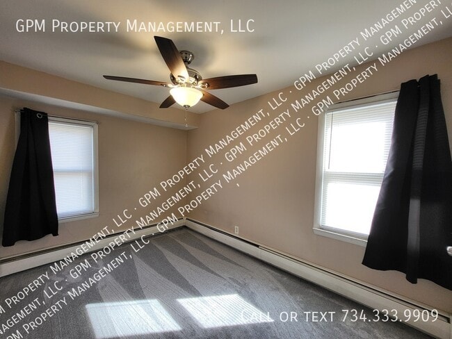 Building Photo - 832 Hudson St