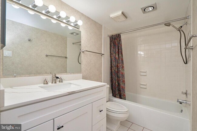 Building Photo - 1800 Old Meadow Rd