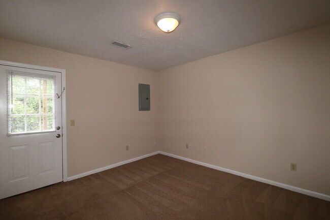 Building Photo - 238 Lakeview Dr