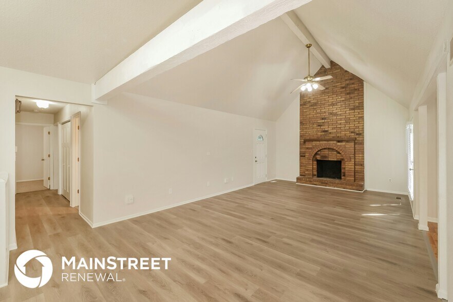 Building Photo - 1815 N Lazy Branch Rd