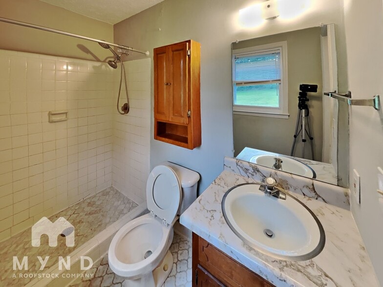 Building Photo - 2286 Briarwood Cir SW