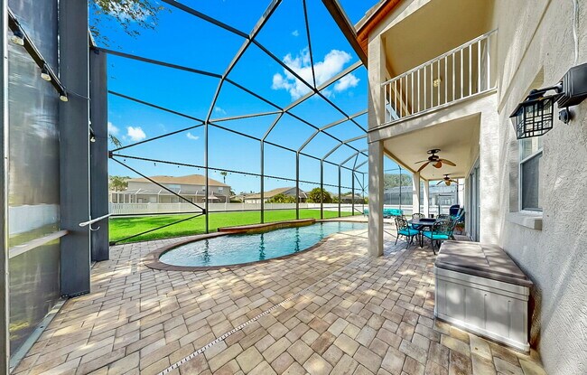 Building Photo - 5-bedroom, 3-bathroom rental home located in the Fox Wood community in Florida
