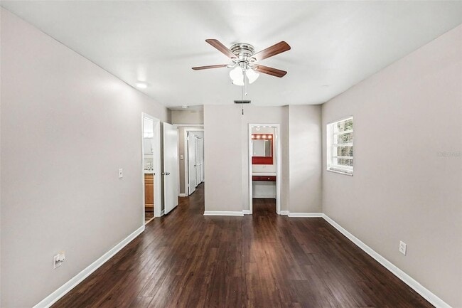 Building Photo - 14706 Carnation Dr