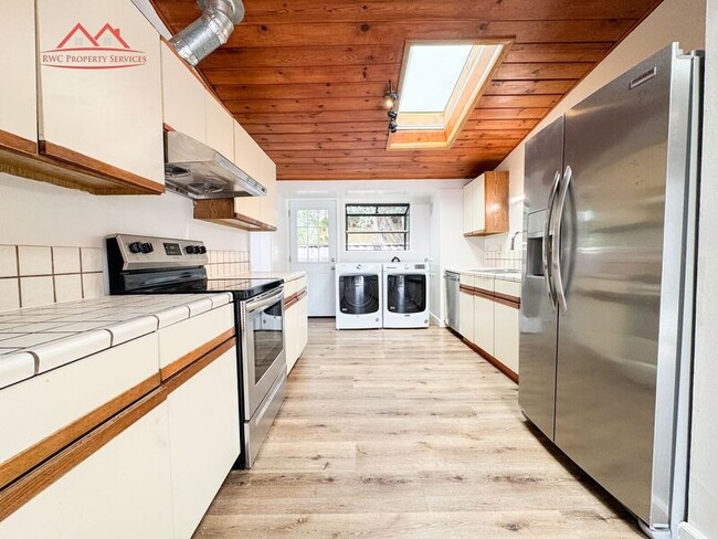 Building Photo - 18731 Hanna Dr