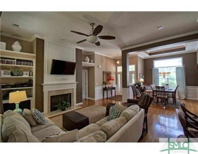 Building Photo - 4 bed 2 bath