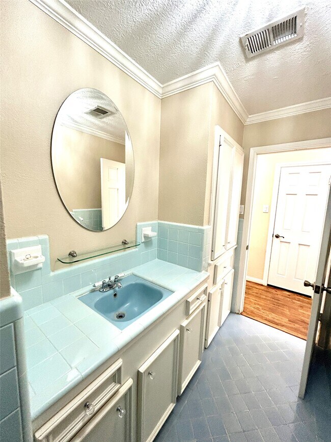 Building Photo - 5022 Darnell St