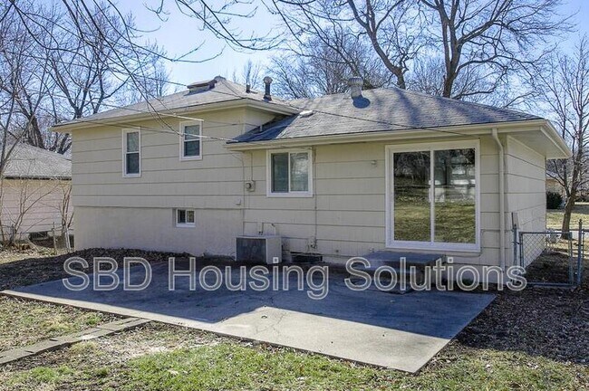 Building Photo - 9313 Palmer Ave