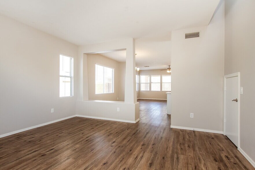 Building Photo - 3929 W Irwin Ave