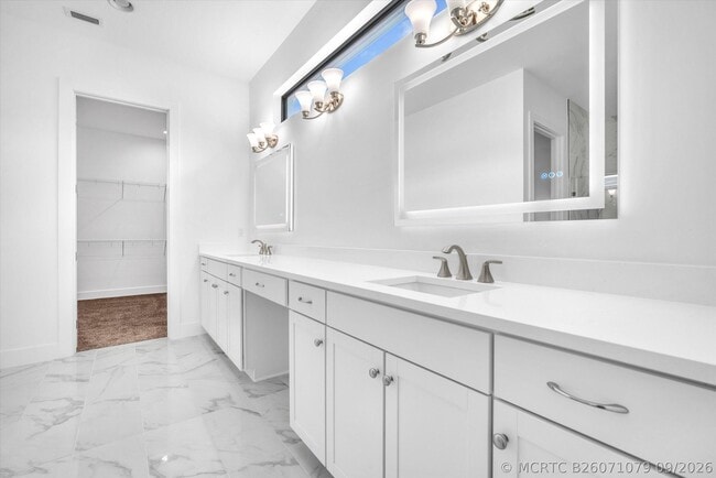 Building Photo - 13482 Artisan Cir