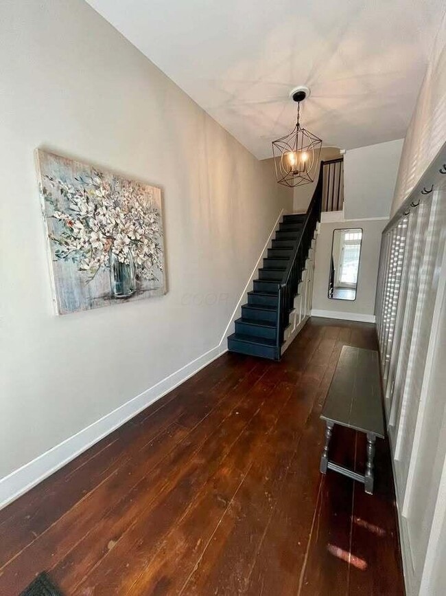 Building Photo - 160 1/2 W Mound St