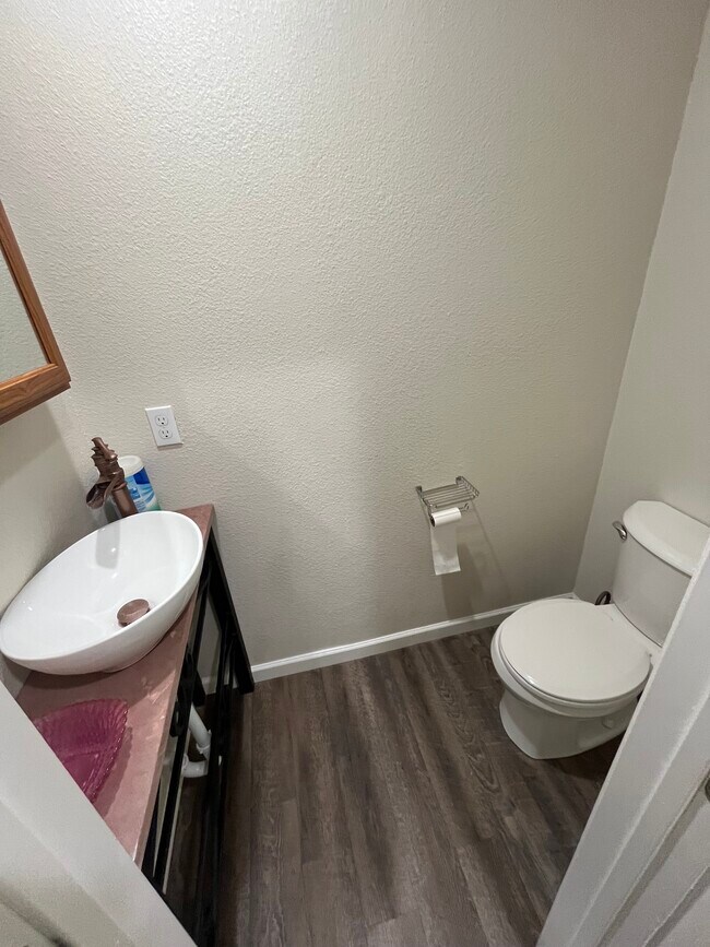 Guest Bathroom - 1717 Tisinger Ave
