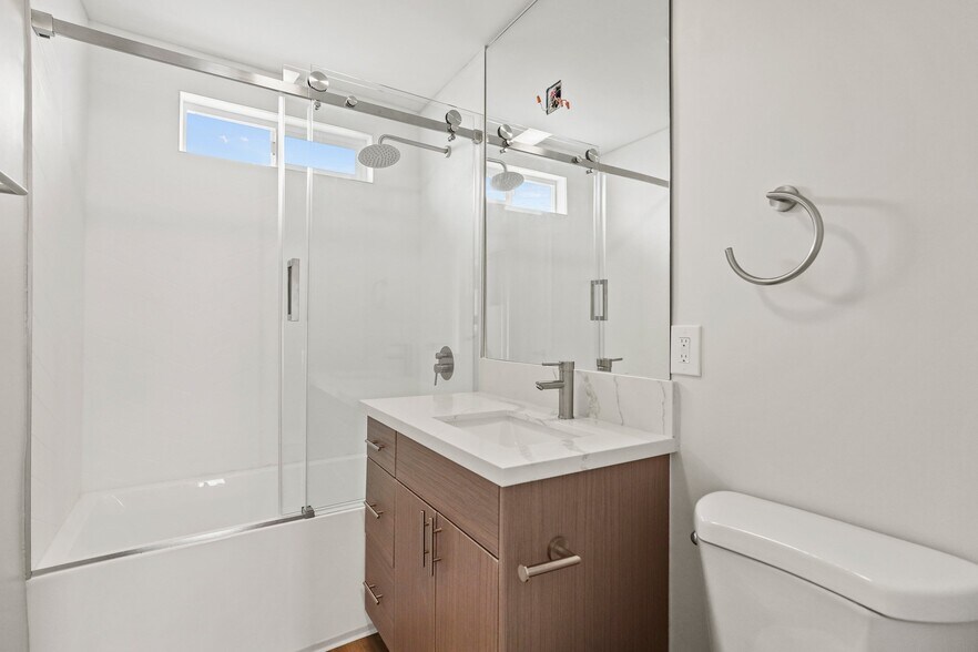 Building Photo - 1358 W 36th St