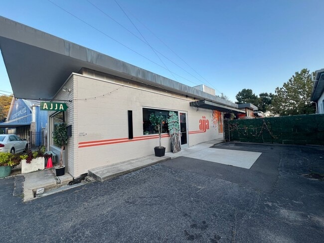 Building Photo - Stunning 3BD, 3.5BA Raleigh Townhome in a Walkable Community Near Tons of Shopping and Dining Opt...