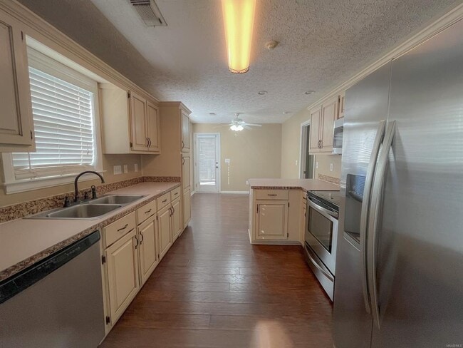 Building Photo - 153 JamesTown Loop