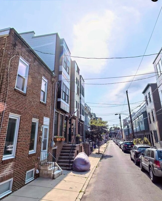 Building Photo - Unique&Updated Point Breeze Row home with ...