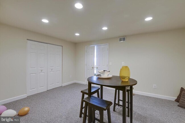 Building Photo - 6087 Piney Woods Ct