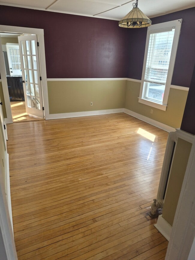 Building Photo - 9 Maple St