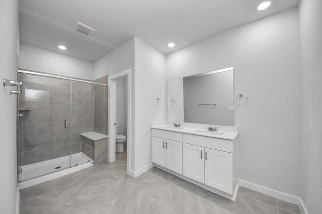 Building Photo - 3830 Glossy Lk Dr