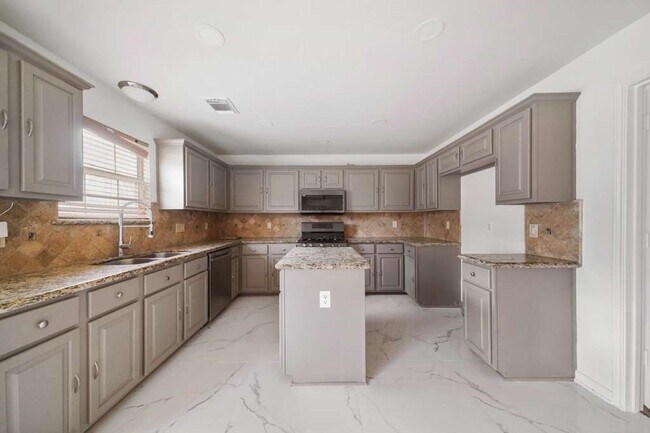 Building Photo - 611 Brazos Trace Dr