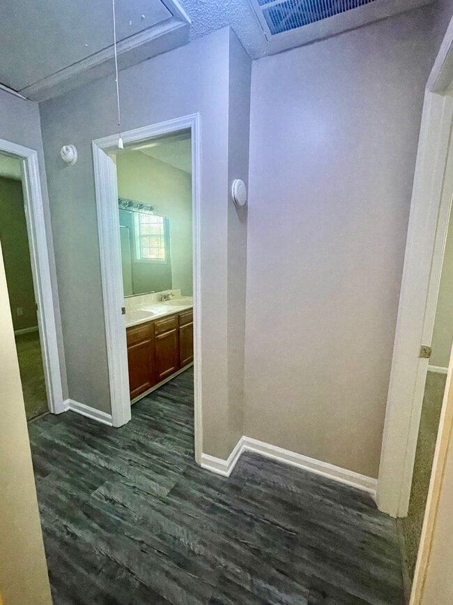 Building Photo - Charming ranch-style 2 Bedroom 1 Bath home in Pineville offering comfortable single-level living.