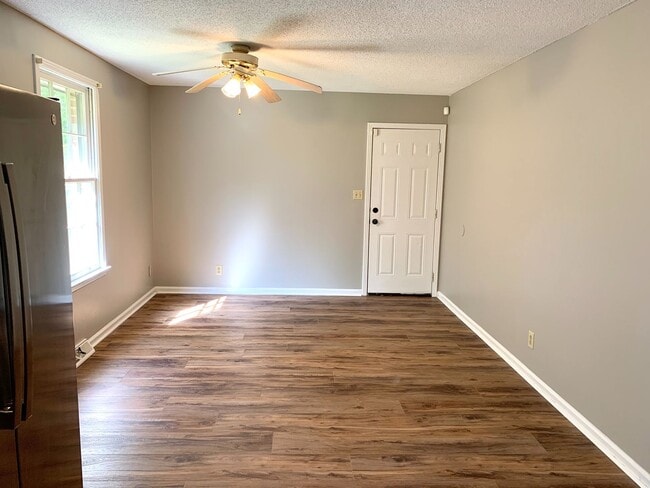 Building Photo - 2425 Pendleton Dr