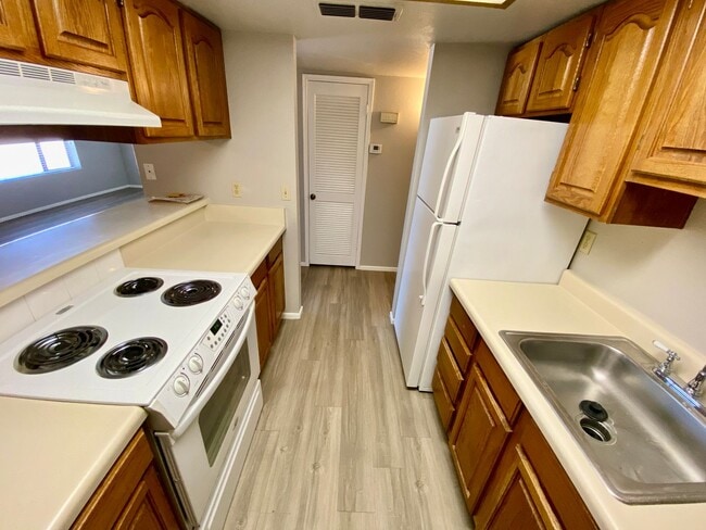 Building Photo - Perfect Tempe Location 2 Bedroom 2 Bath