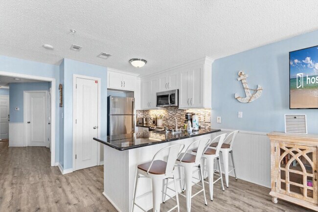 Building Photo - 572 E Beach Blvd