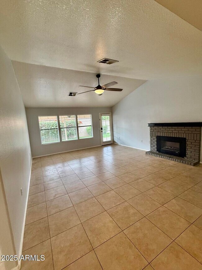 Building Photo - 646 N Cobblestone St