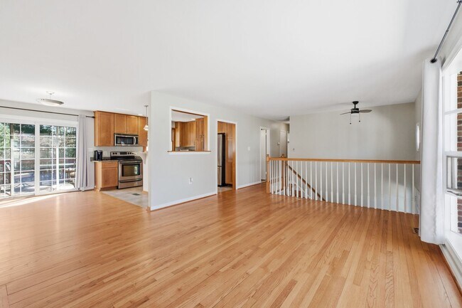 Building Photo - 5BR / 3BA Home with Flexible Living Space & Tree-Lined Views