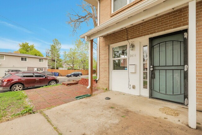 Building Photo - $1,795.95 - 2 Bed, 1 Bath Duplex Unit in Littleton with Fenced in yard, and In Unit Laundry!