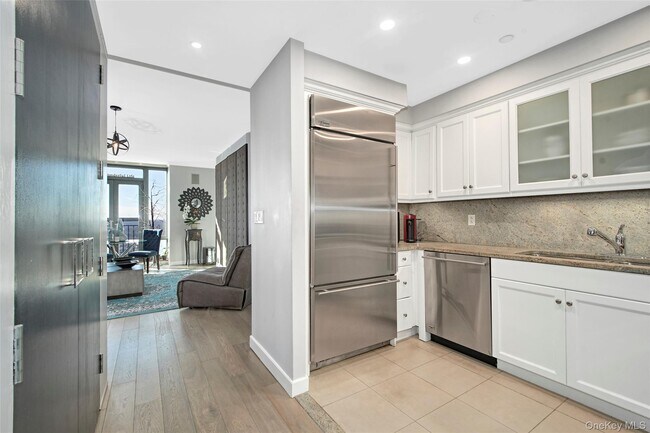 Building Photo - 10 City Pl