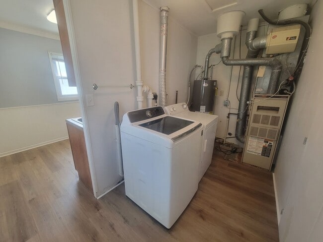 Building Photo - 2 Bedroom, 1 Bath Home Now Available for Rent!