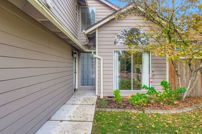 Building Photo - 3BR/3BA Beaverton Home — Central A/C, Vaulted Ceilings, Fenced Yard & 2-Car Garage | No HOA