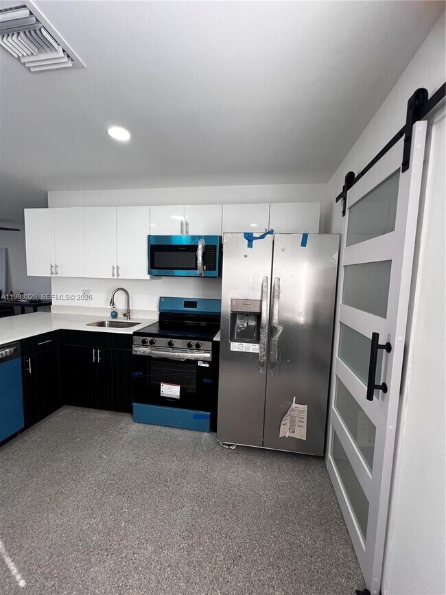 Building Photo - 3820 SW 16th St