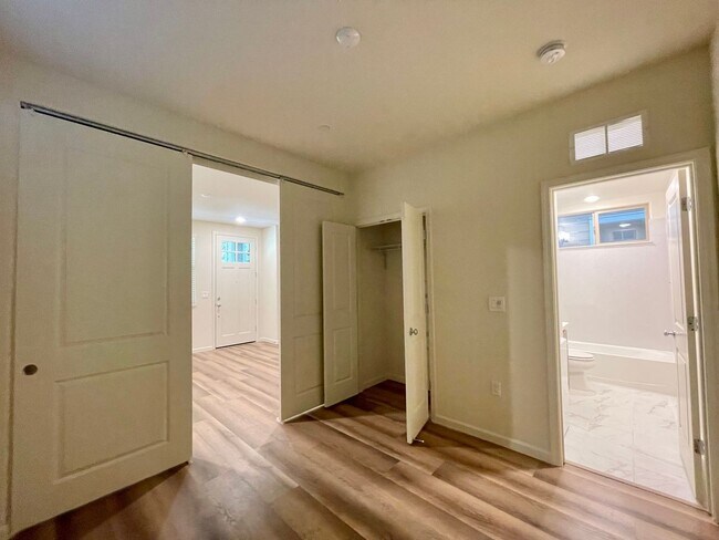 Building Photo - TENTATIVELY RENTED 1 Bedroom, 1 Bath Condo Convenient Napa Location