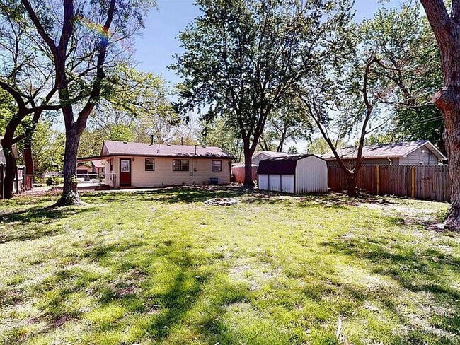 Building Photo - 609 Chase St