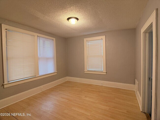 Building Photo - 511 Ivy St